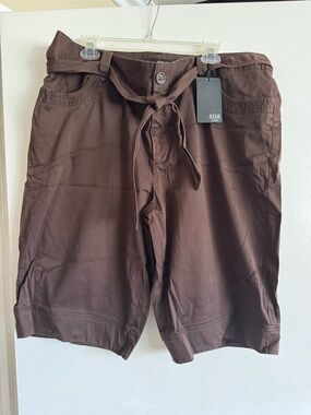 NWT a.n.a Brown knee length pocketed Bermuda shorts matching tie belt Sz 20